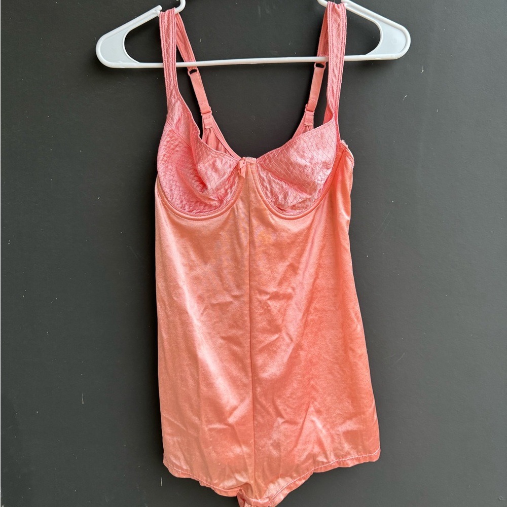 Stunning vintage Victoria’s Secret body suit. Size 36C